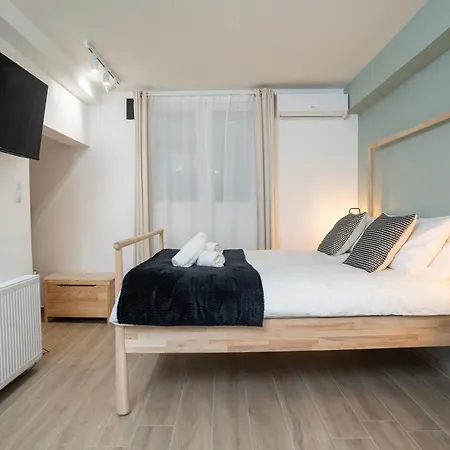 Kolonaki Semi-basement For 3 Pers Athens