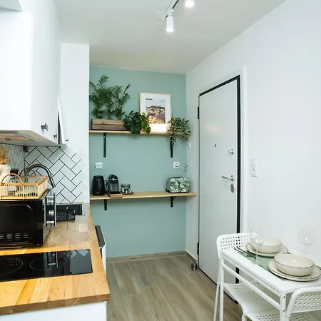 Apartment Kolonaki Semi-basement For 3 Pers Athens
