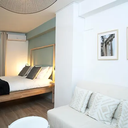 Kolonaki Semi-basement For 3 Pers