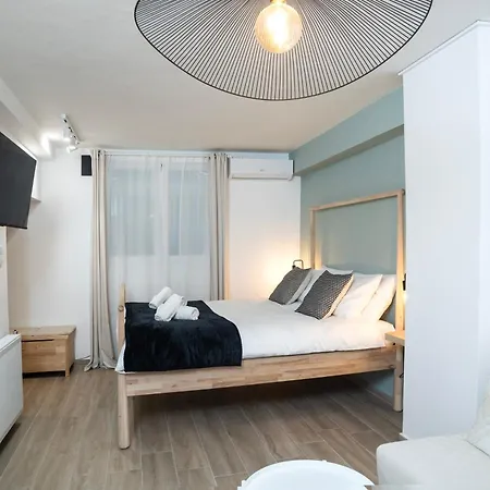 Kolonaki Semi-basement For 3 Pers