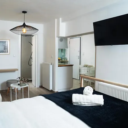 Kolonaki Semi-basement For 3 Pers Athens